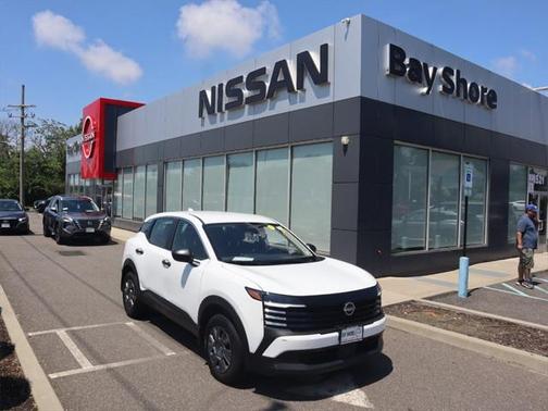 2025 Nissan Kicks S