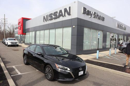 Super Black 2025 Nissan Altima 2.5 SV