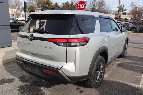 2023 Nissan Pathfinder S 4WD