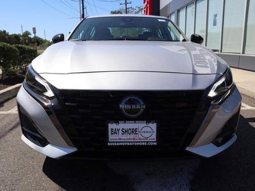 Brilliant Silver Metallic 2024 Nissan Altima SR FWD