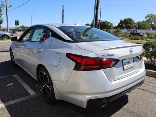 Brilliant Silver Metallic 2024 Nissan Altima SR FWD
