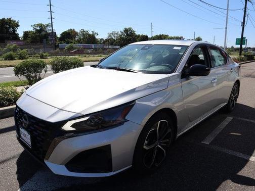 Brilliant Silver Metallic 2024 Nissan Altima SR FWD