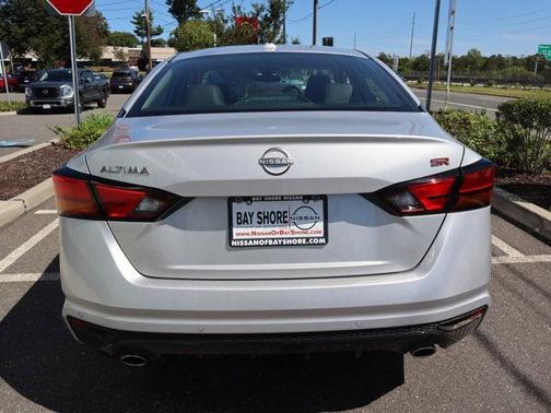 Brilliant Silver Metallic 2024 Nissan Altima SR FWD