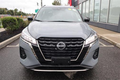 2022 Nissan Kicks SR