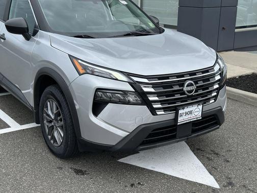 Brilliant Silver Metallic 2024 Nissan Rogue S