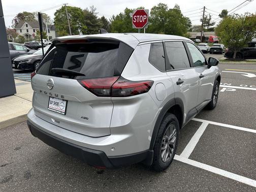 Brilliant Silver Metallic 2024 Nissan Rogue S