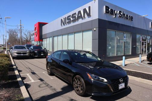 Super Black 2025 Nissan Altima SR FWD