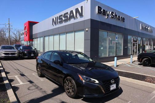 Super Black 2025 Nissan Altima SR FWD
