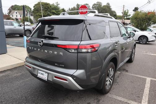 2024 Nissan Pathfinder SL 4WD