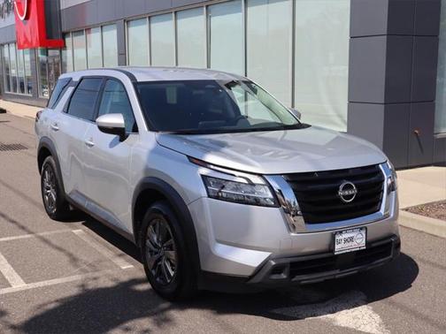 2022 Nissan Pathfinder S 4WD