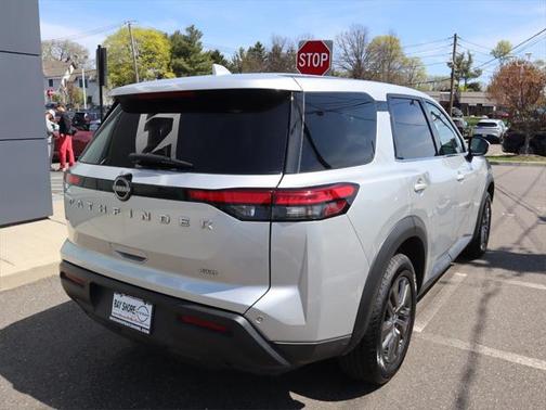 2022 Nissan Pathfinder S 4WD