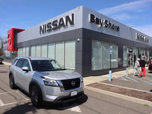 2022 Nissan Pathfinder S 4WD