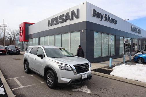 2024 Nissan Pathfinder S 4WD