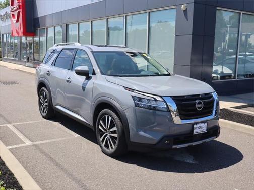 2023 Nissan Pathfinder Platinum 4WD