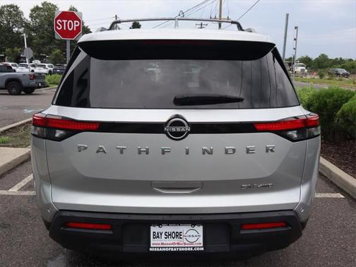 2022 Nissan Pathfinder SV 4WD