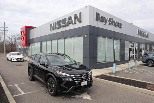 Super Black 2025 Nissan Rogue SV
