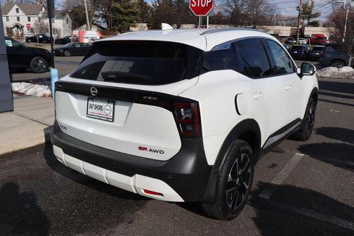 2025 Nissan Kicks SR