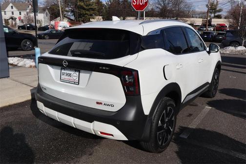 2025 Nissan Kicks SR