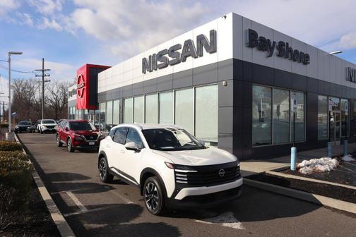 2025 Nissan Kicks SR