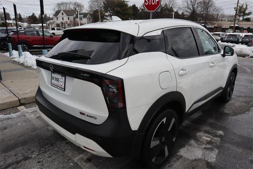2025 Nissan Kicks SR