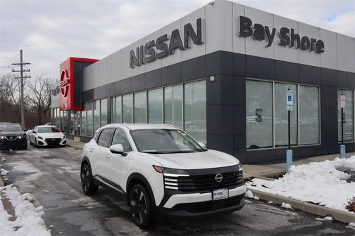 2025 Nissan Kicks SR