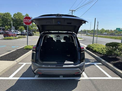 Super Black 2022 Nissan Rogue SV