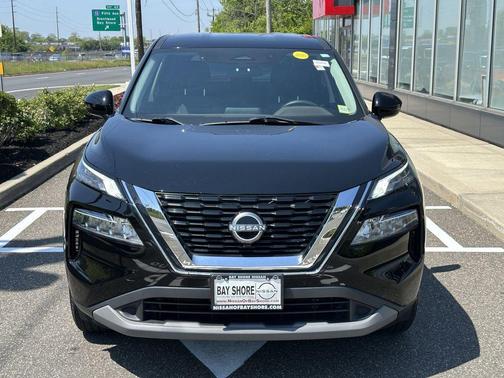 Super Black 2022 Nissan Rogue SV