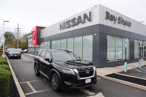 2024 Nissan Pathfinder S 4WD