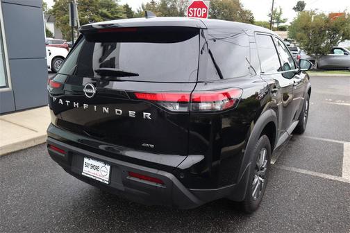 2024 Nissan Pathfinder S 4WD