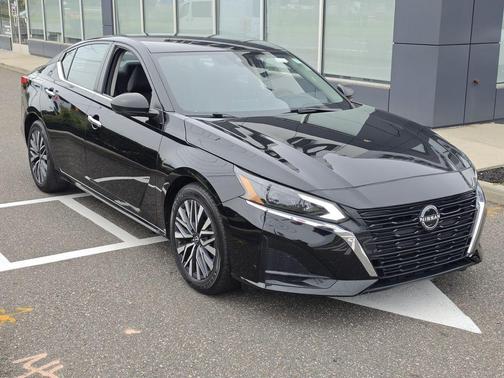 Super Black 2024 Nissan Altima 2.5 SV
