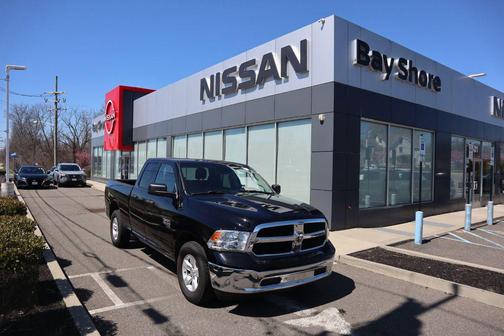 Diamond Black Crystal Pearlcoat 2024 RAM 1500 Classic SLT