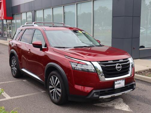 2022 Nissan Pathfinder Platinum 4WD