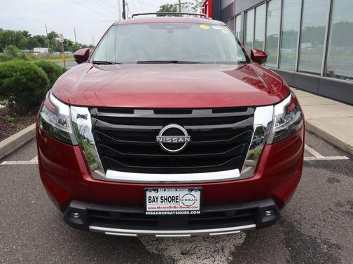 2022 Nissan Pathfinder Platinum 4WD