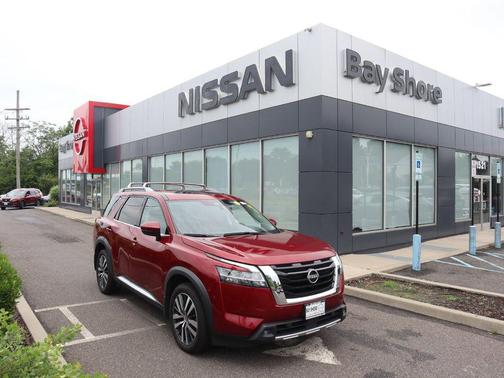 2022 Nissan Pathfinder Platinum 4WD