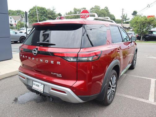 2022 Nissan Pathfinder Platinum 4WD