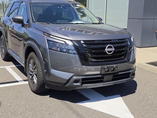 Gun Metallic 2024 Nissan Pathfinder SV 4WD