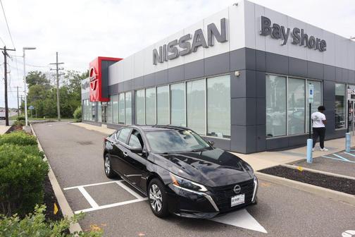 Super Black 2025 Nissan Altima S FWD