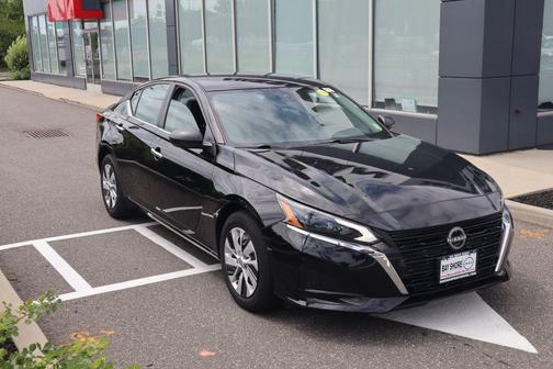 Super Black 2025 Nissan Altima S FWD