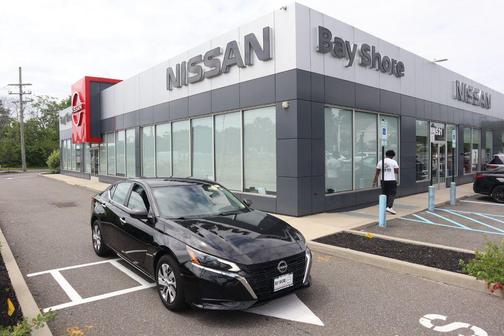 Super Black 2025 Nissan Altima S FWD