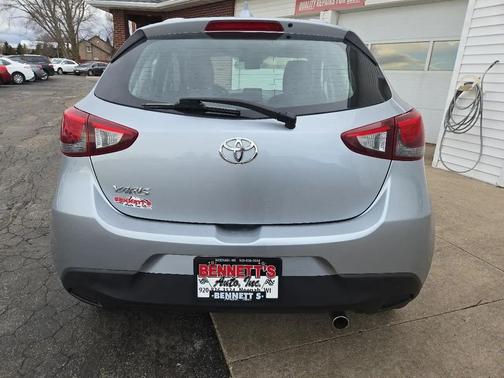 2020 Toyota Yaris Sedan LE