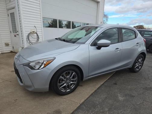2020 Toyota Yaris Sedan LE