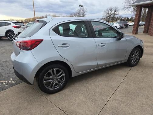 2020 Toyota Yaris Sedan LE