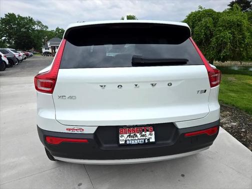 2021 Volvo XC40 T5 Momentum