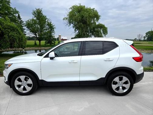 2021 Volvo XC40 T5 Momentum