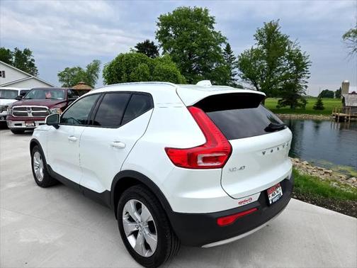 2021 Volvo XC40 T5 Momentum