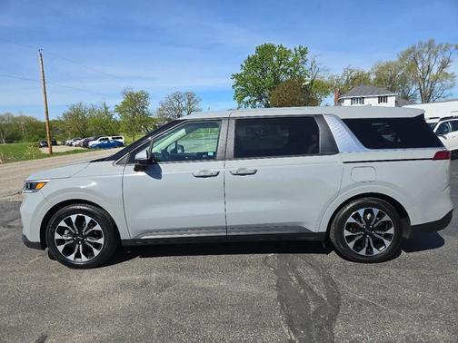 Ceramic Silver 2022 Kia Carnival EX
