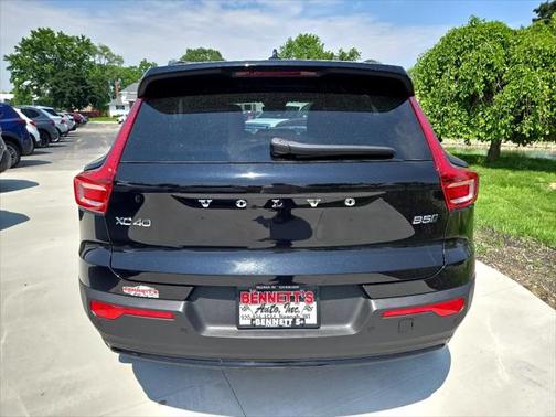 2024 Volvo XC40 B5 Core Dark Theme