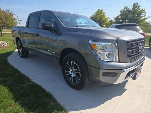2024 Nissan Titan SV