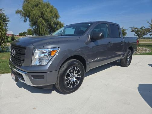 2024 Nissan Titan SV