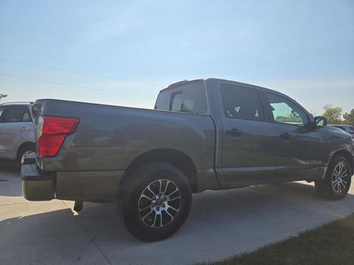 2024 Nissan Titan SV